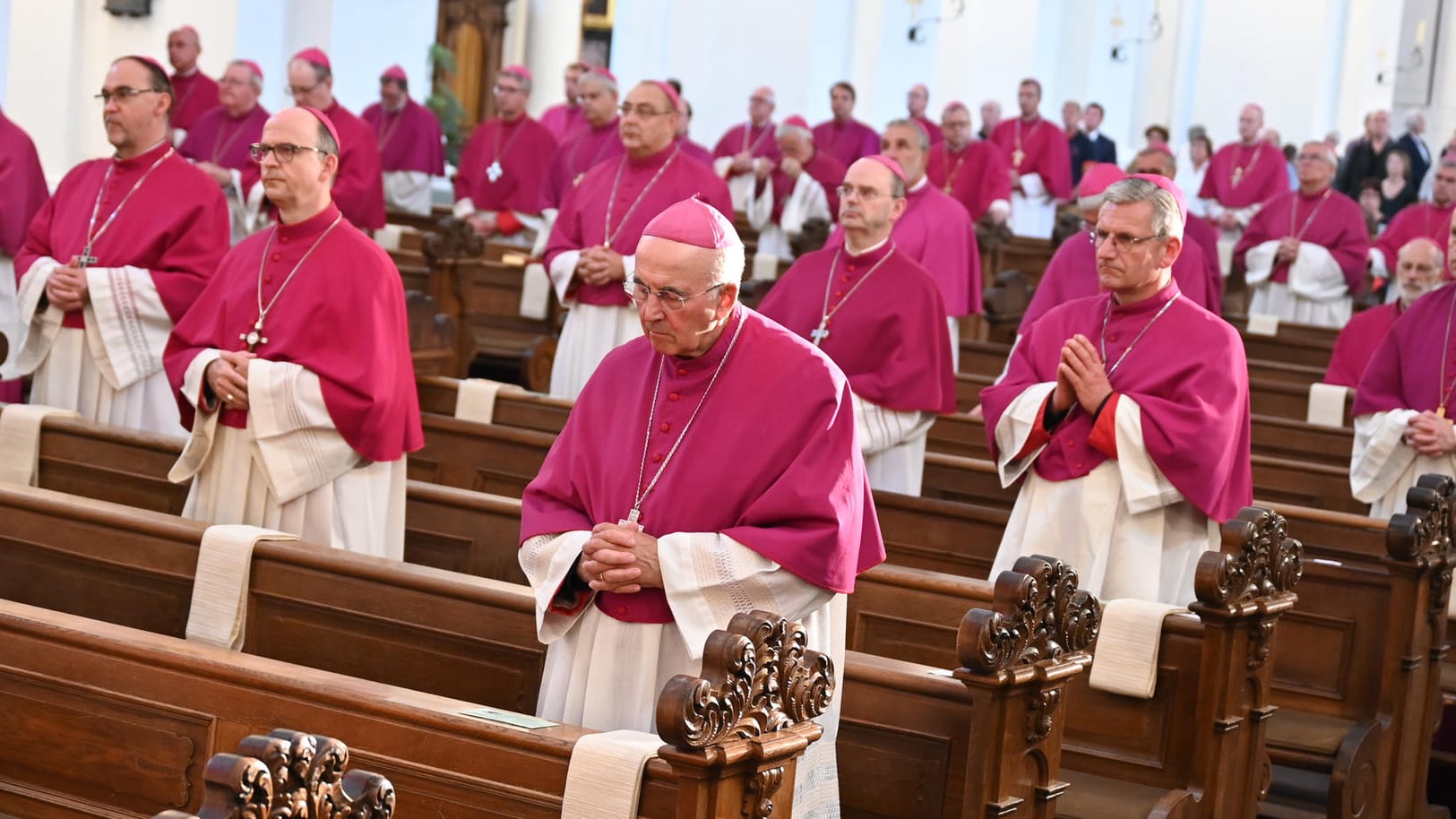 Herbstvollversammlung der Deutschen Bischofskonferenz: Opferinitiativen üben Kritik am Umgang mit sexuellem Missbrauch in der katholischen Kirche.