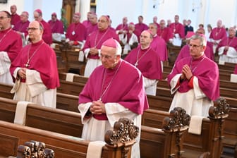 Herbstvollversammlung der Deutschen Bischofskonferenz: Opferinitiativen üben Kritik am Umgang mit sexuellem Missbrauch in der katholischen Kirche.