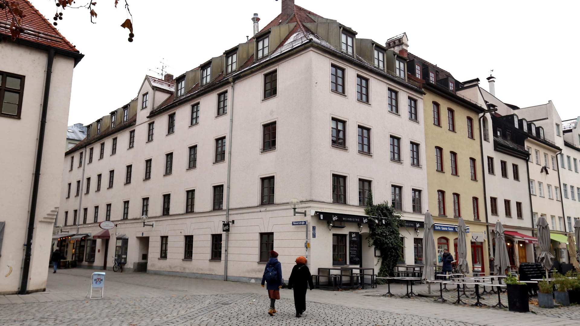 Hier wohnte Freddy Mercury mit Winnie Kirchberger, dem Wirt des Sebastianecks (Archivbild): Der Queen-Frontmann hatte auch eine Wohnung in Schwabing.