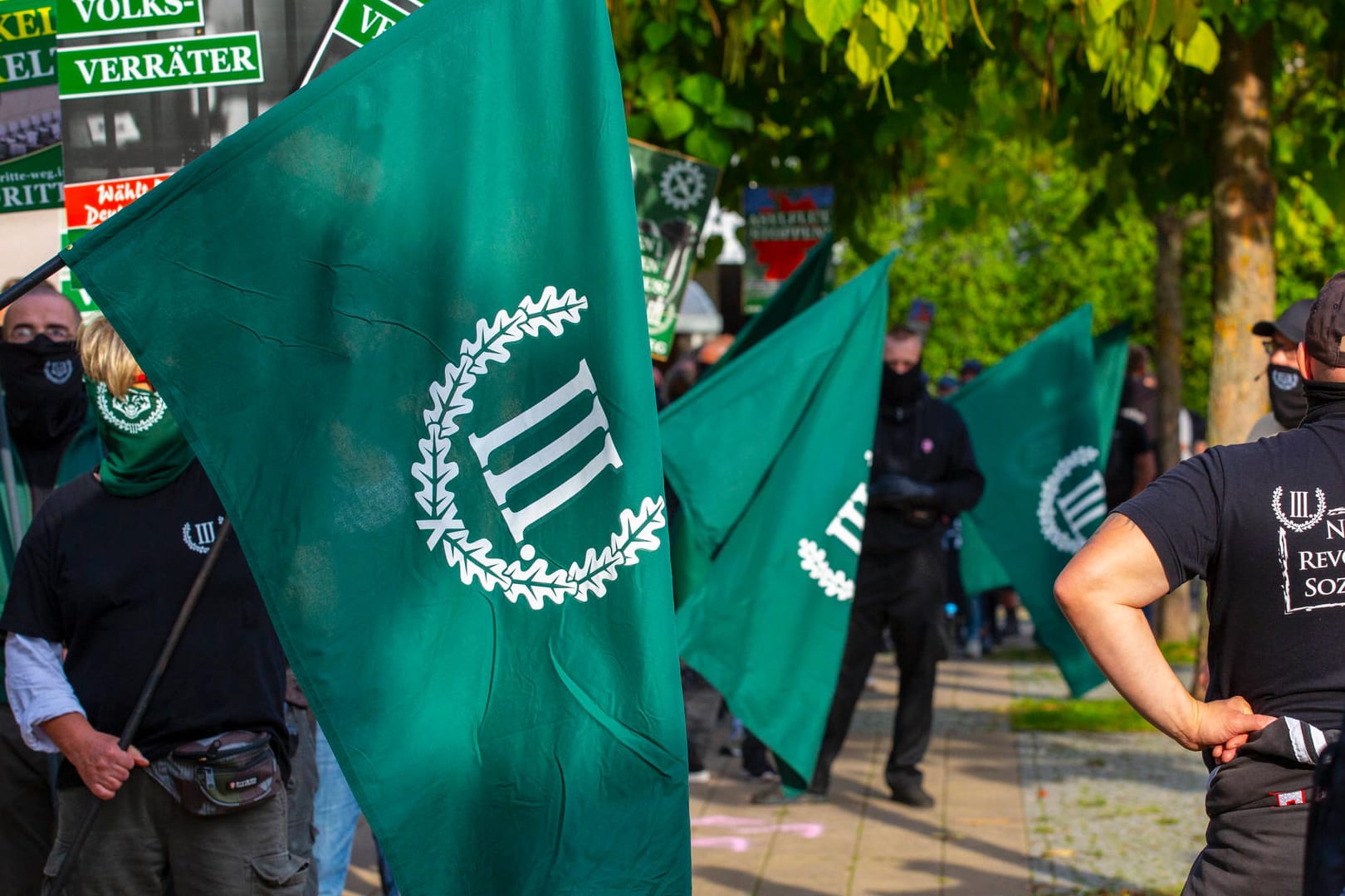 Protestmarsch des "III. Weges": Das Münchner Landgericht hat Plakate der Splitterpartei verboten.