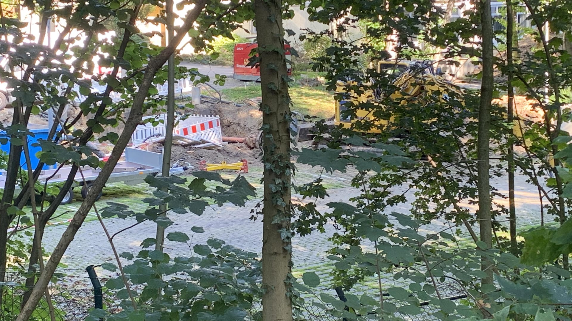 Die Fundstelle der Bombe: Der Parkplatz gehört zum Diakoniewerk in Essen-Bergerhausen. Die Fundstelle der Bombe: Der Parkplatz gehört zum Diakoniewerk in Essen-Bergerhausen.