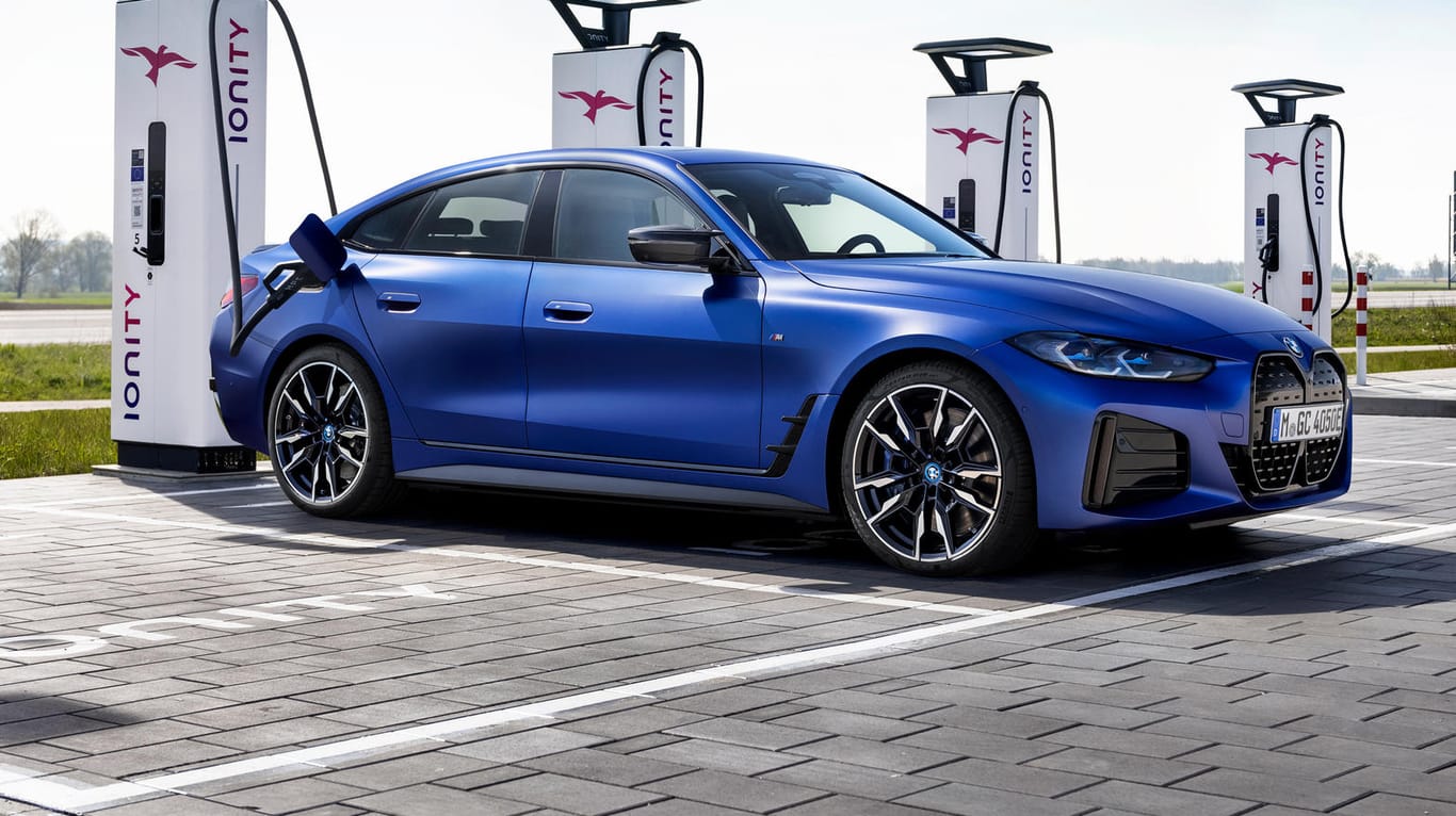 Neue E-Autos: Erst vor wenigen Tagen wurden Modelle wie der BMW i4 auf der Automesse IAA präsentiert. Demnächst kommen sie auf den Markt.