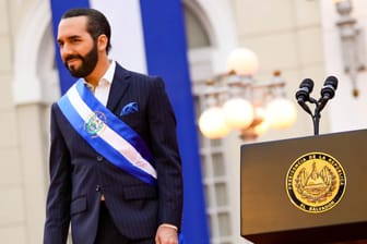 Nayib Bukele: Seine Gegner nannte den Präsidenten von El Salvador kürzlich einen Diktator – nun übernahm er die Bezeichnung selbst in seinem Twitter-Profil.