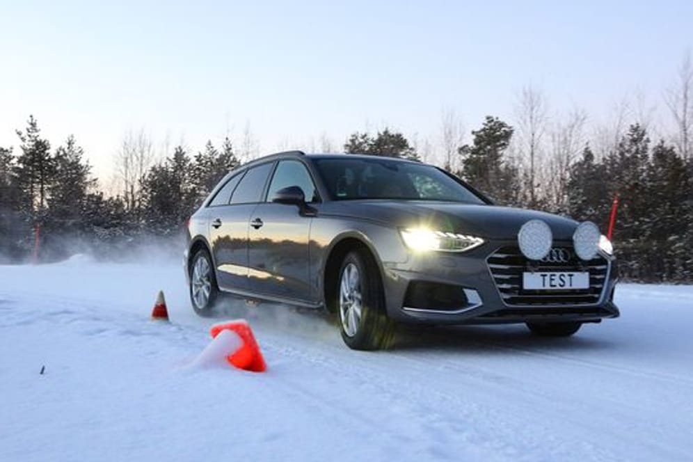 Auf einem Testgelände in Finnland hat der ADAC 34 Winterreifen-Modelle untersucht.