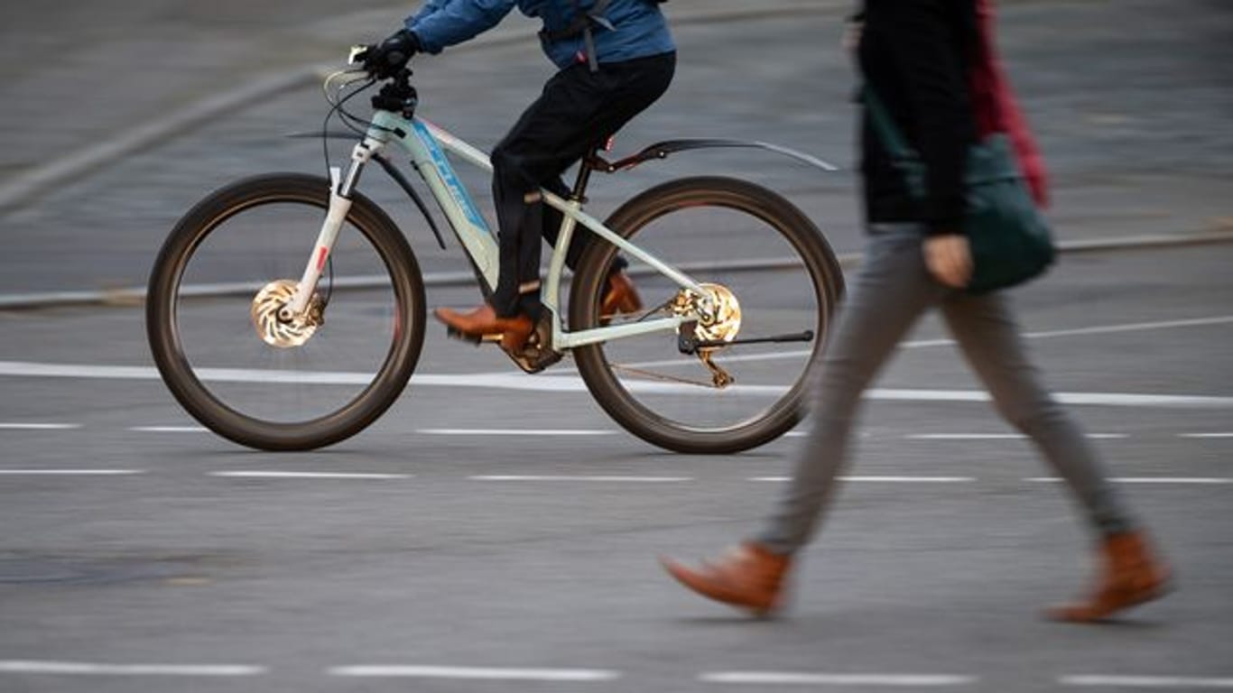 Laut Angaben vom Statistischen Bundesamt ist die Anzahl von Haushalten mit E-Bikes gestiegen.