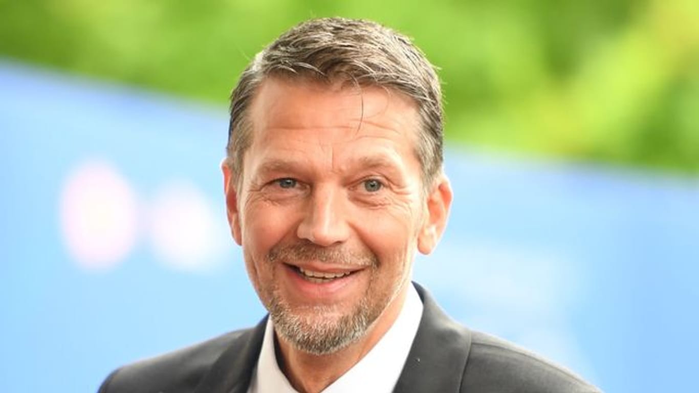 Der Schauspieler Kai Wiesinger kommt zur Verleihung des Bayerischen Fernsehpreises.