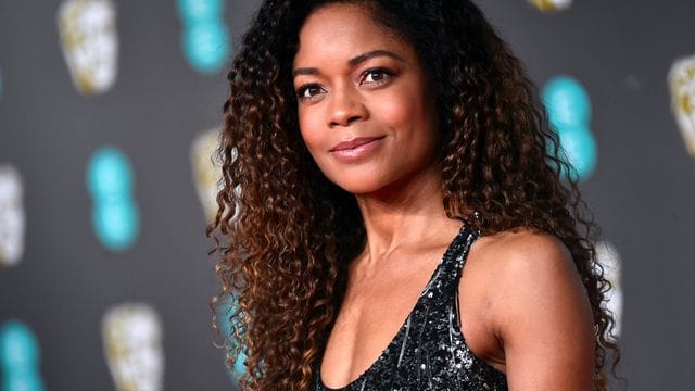 Die britische Schauspielerin Naomie Harris empfindet es als Privileg, im neuesten James-Bond-Film "Keine Zeit zu sterben" ("No Time to Die") die Rolle der Sekretärin Miss Moneypenny zu verkörpern.