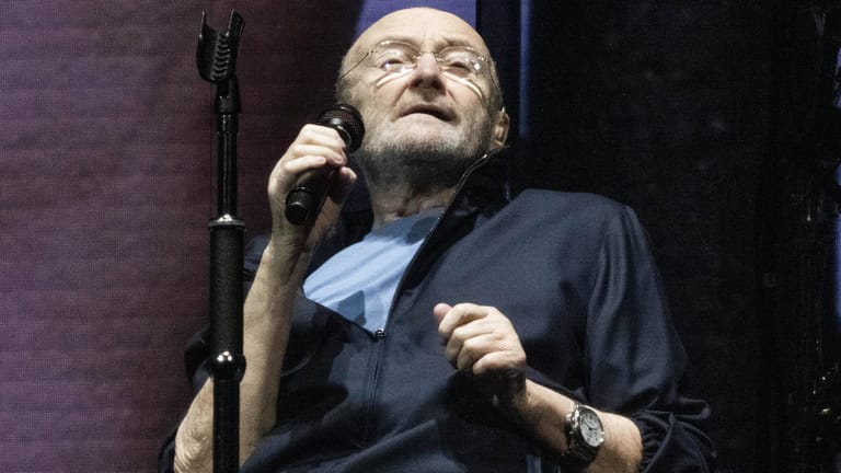 Seit 13 Jahren mal wieder mit Genesis am Start: In Birmingham gab Phil Collins ein Bühnencomeback mit seiner Band.