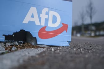 Ein Wahlplakat der AfD in Baden-Württemberg: Ein ehemaliges AfD-Mitglied des Kreisverbands Heilbronn muss sich vor Gericht verantworten.