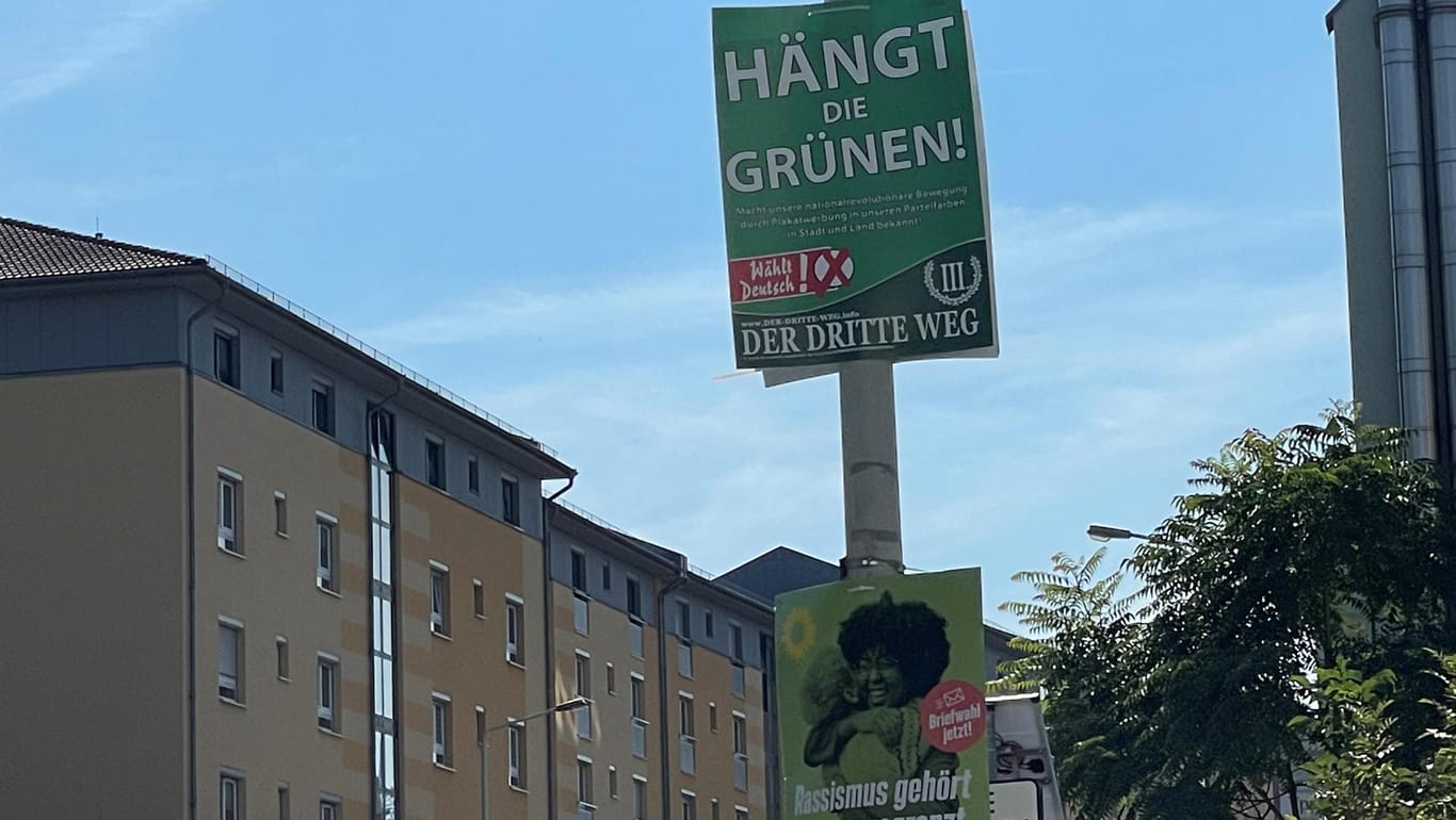 Diese Plakate der Neonazi-Partei Der Dritte Weg müssen nun auch in Sachsen entfernt werden.