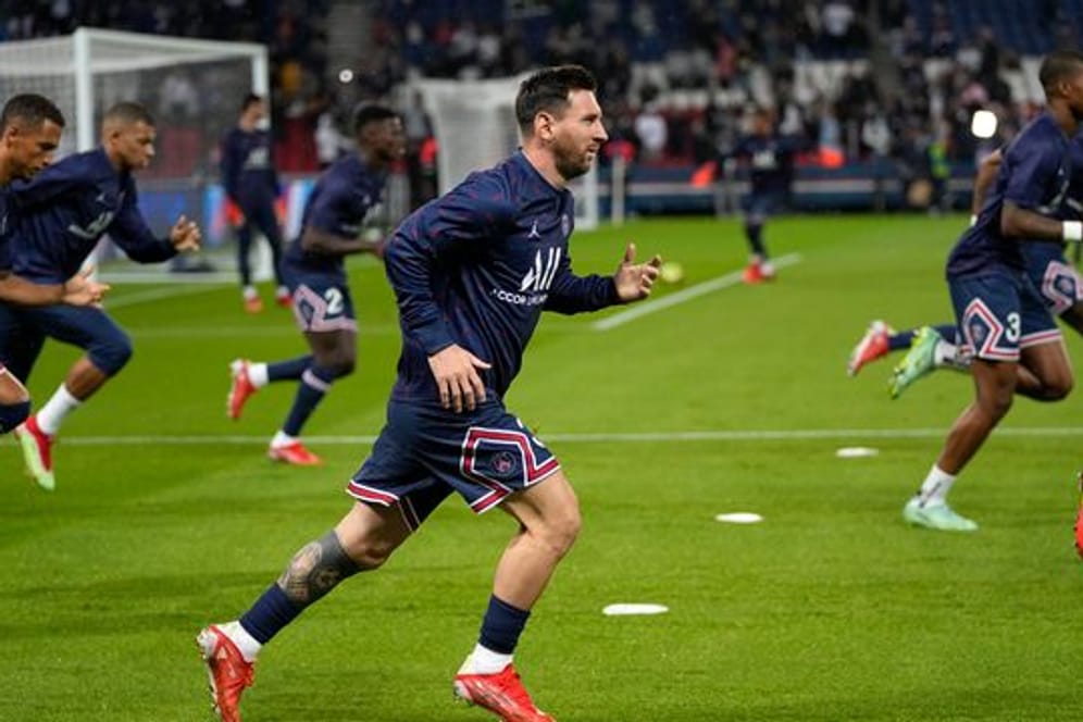 hat sich im Spiel gegen Olympique Lyon eine Blessur im linken Knie zugezogen: Lionel Messi (M).