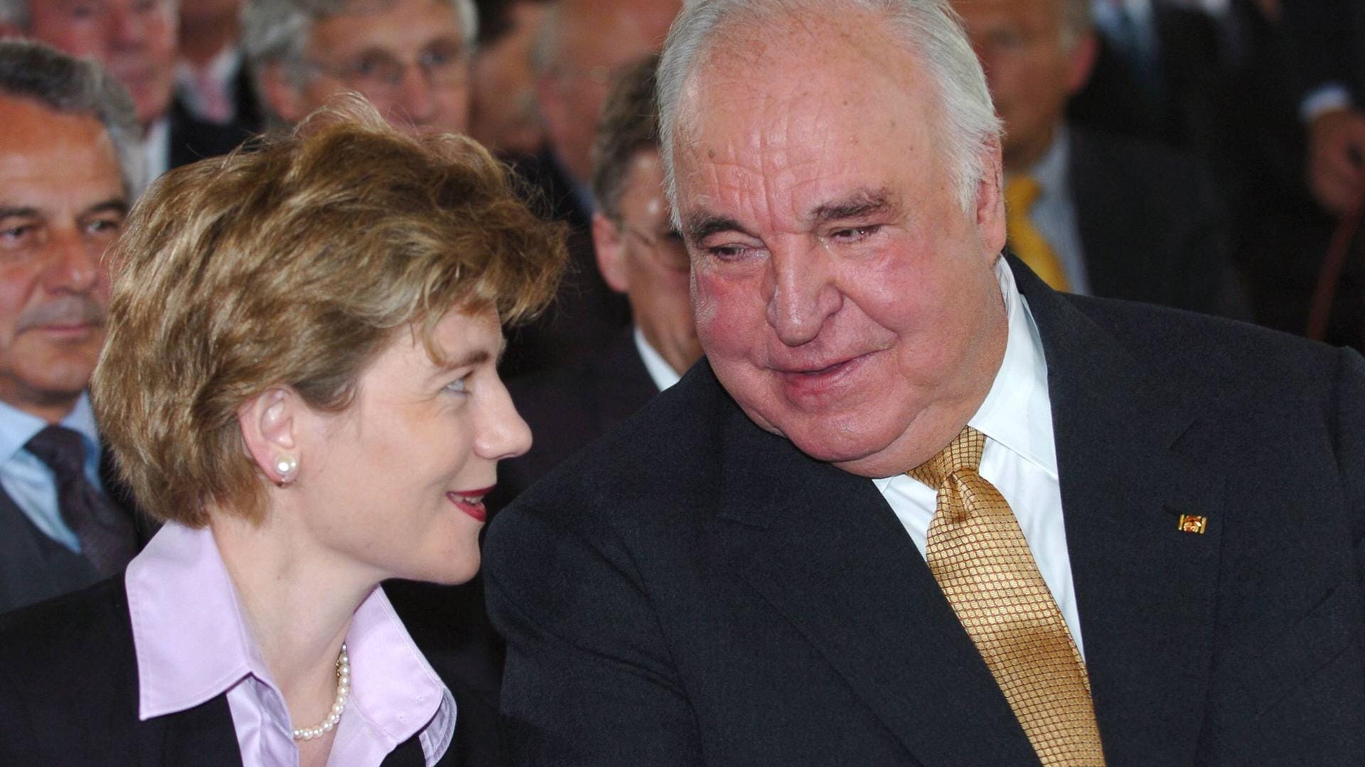 Der frühere Bundeskanzler Helmut Kohl mit seiner Lebenspartnerin Maike Richter: Bund und Länder haben zur Erinnerung an ihn eine Stiftung gegründet.