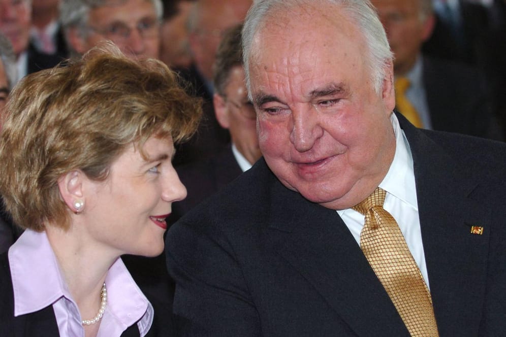 Der frühere Bundeskanzler Helmut Kohl mit seiner Lebenspartnerin Maike Richter: Bund und Länder haben zur Erinnerung an ihn eine Stiftung gegründet.