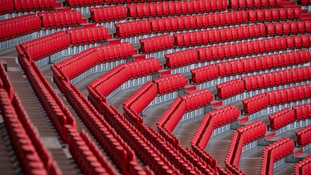 Die Clubs wollen die teilweise leeren Tribünen wieder mit Fans füllen.