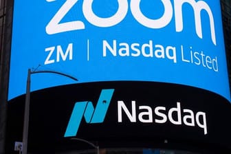 Ein Display weist auf das IPO von Zoom Video Communications hin, vor dem Börsengang an der Nasdaq in New York.