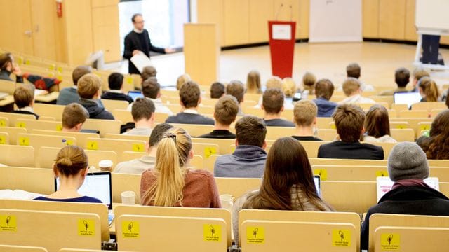 Wenn das neue Semester beginnt, kehren viele Studierende in die Hörsäle zurück - für manchen eine ungewohnte Erfahrung.