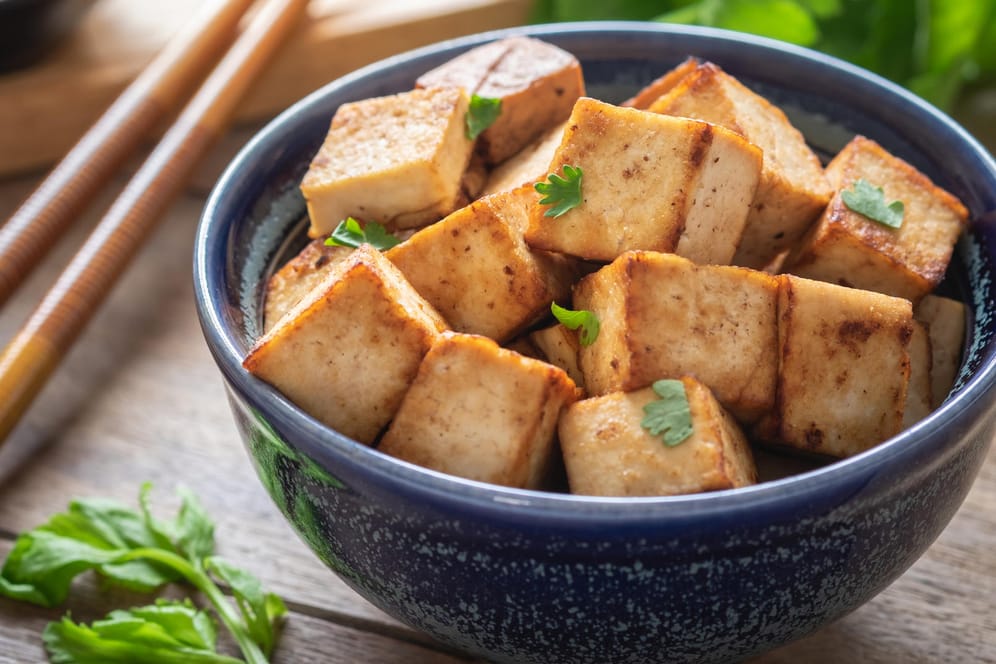 Tofu (Symbolbild): Stiftung Warentest hat Naturtofu, Räuchertofu und Seidentofu geprüft.