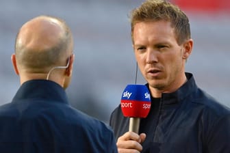 Bayern-Trainer Julian Nagelsmann bei Sky-Reporter Patrick Wasserziehr: Diese Interview-Situation wird es in den kommenden Wochen nicht geben.