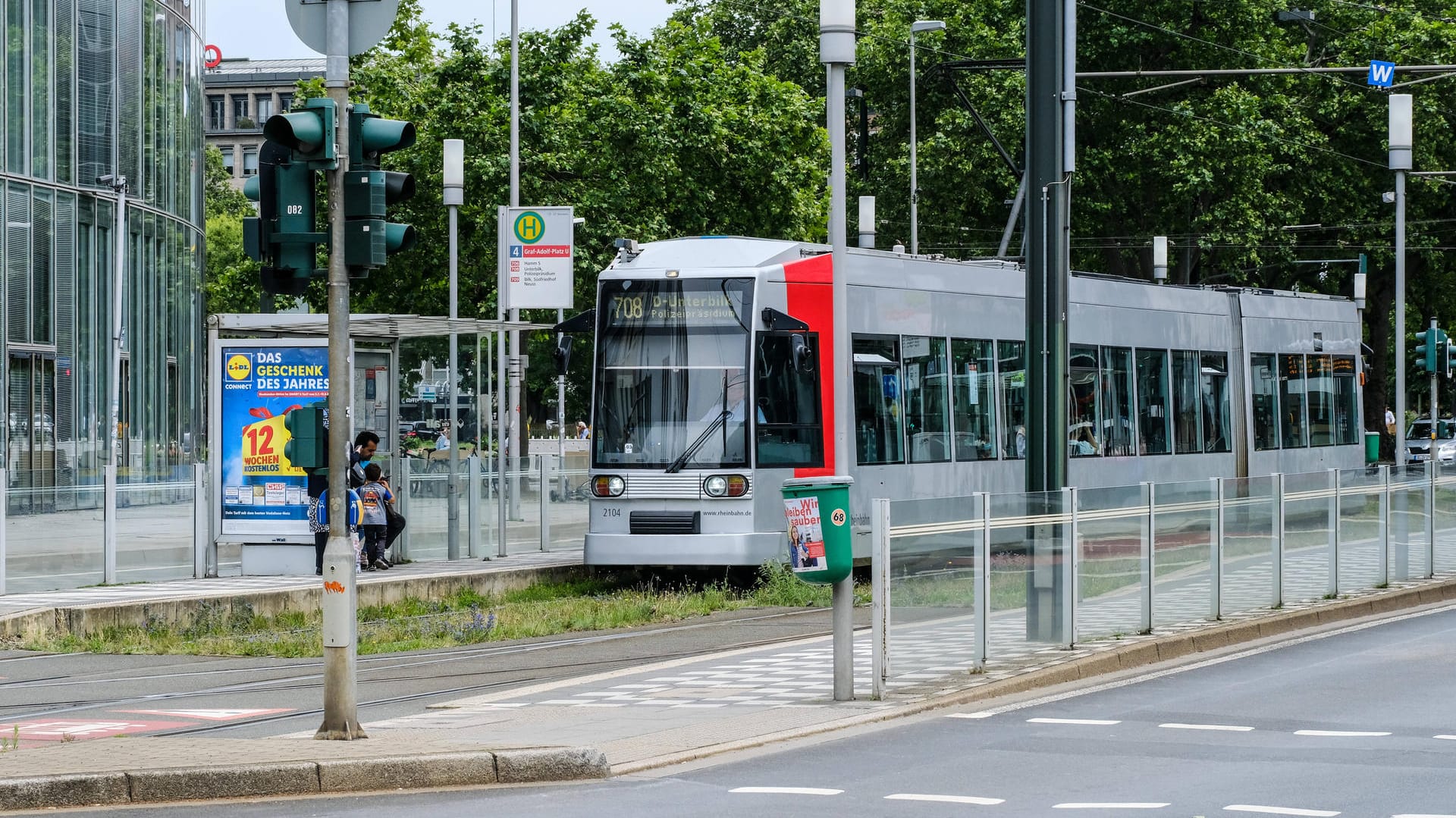 Rheinbahn in Düsseldorf (Archivbild): Die Bahn hat ihrem Dienstleister Gülich fristlos gekündigt. Rheinbahn in Düsseldorf (Archivbild): Die Bahn hat ihrem Dienstleister Gülich fristlos gekündigt.