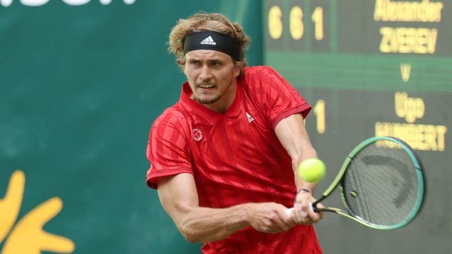 Alexander Zverev hat einen Dreijahresvertrag mit dem Rasenturnier im westfälischen Halle unterzeichnet.
