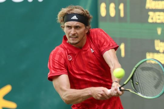 Alexander Zverev hat einen Dreijahresvertrag mit dem Rasenturnier im westfälischen Halle unterzeichnet.