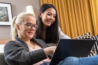 Gerade unter Jüngeren sind viele schon mal über ihr soziales Umfeld an einen Job gekommen.