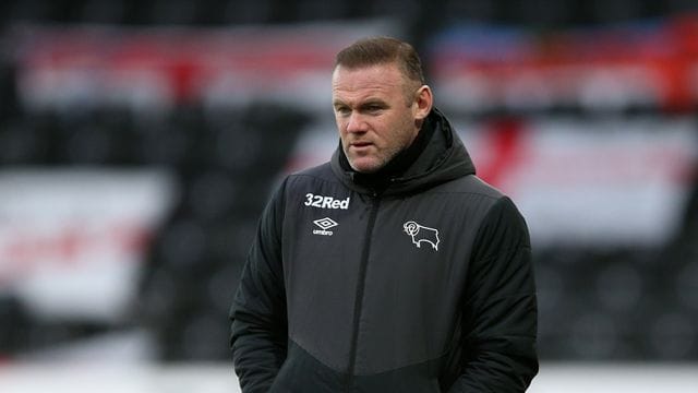 Trainer Wayne Rooney und Derby County stehen nach dem Punktabzug am Tabellenende der zweiten englischen Liga.