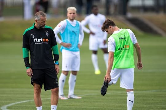 Jonas Hofmann (r) und Ex-Gladbach-Trainer Marco Rose.