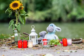 Kerzen und Stofftiere am Tatort: Die Ermittler konnten neue Beweise finden, die den Verdacht erhärten, dass der 27-Jährige für den Tod der jungen Frau verantwortlich ist.