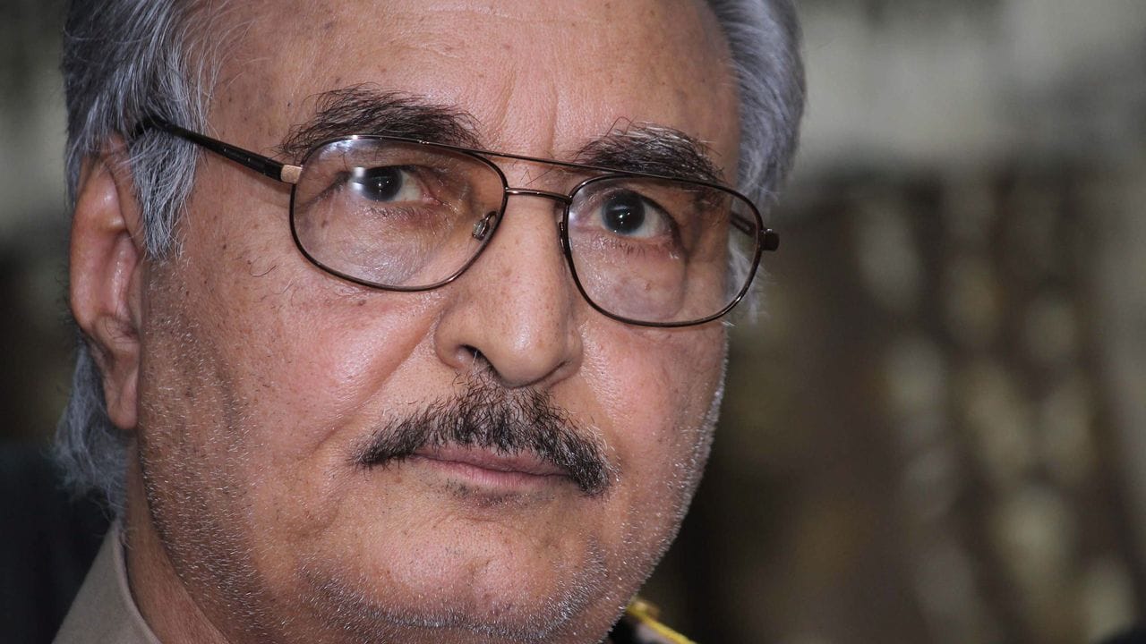 General Chalifa Haftar hat die Führung der Libyschen Nationalarmee vorübergehend abgegeben.
