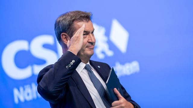 Markus Söder gestikuliert Markus Söder gestikuliert