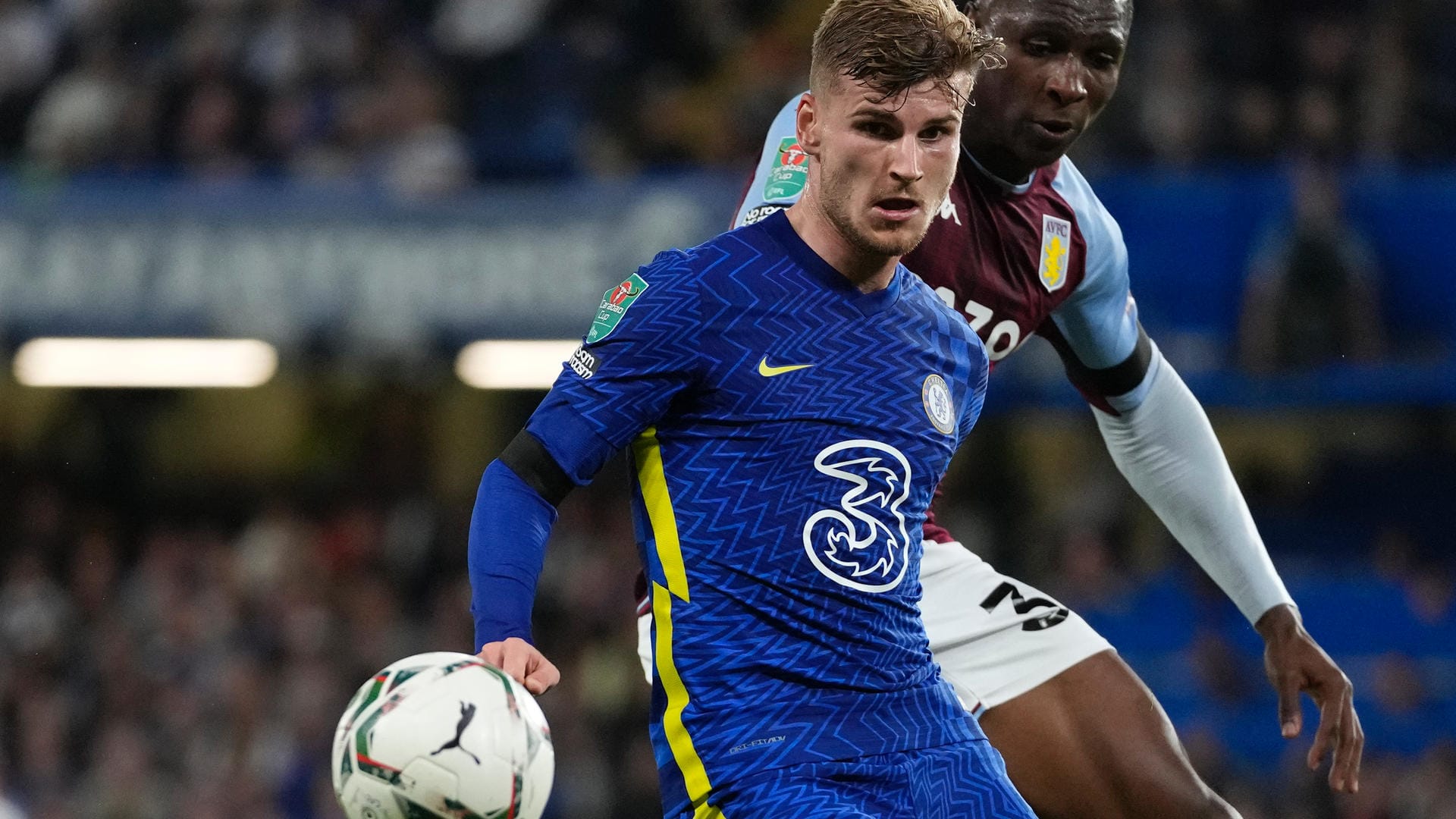 Chelseas Timo Werner (l) und Aston Villas Kortney Hause: Die Führung für Blues hatte der deutsche Nationalspieler Timo Werner per Kopf erzielt.