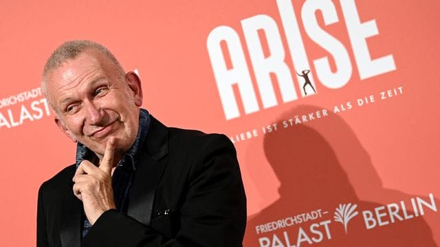 Premiere der neuen Show "Arise" Premiere der neuen Show "Arise"