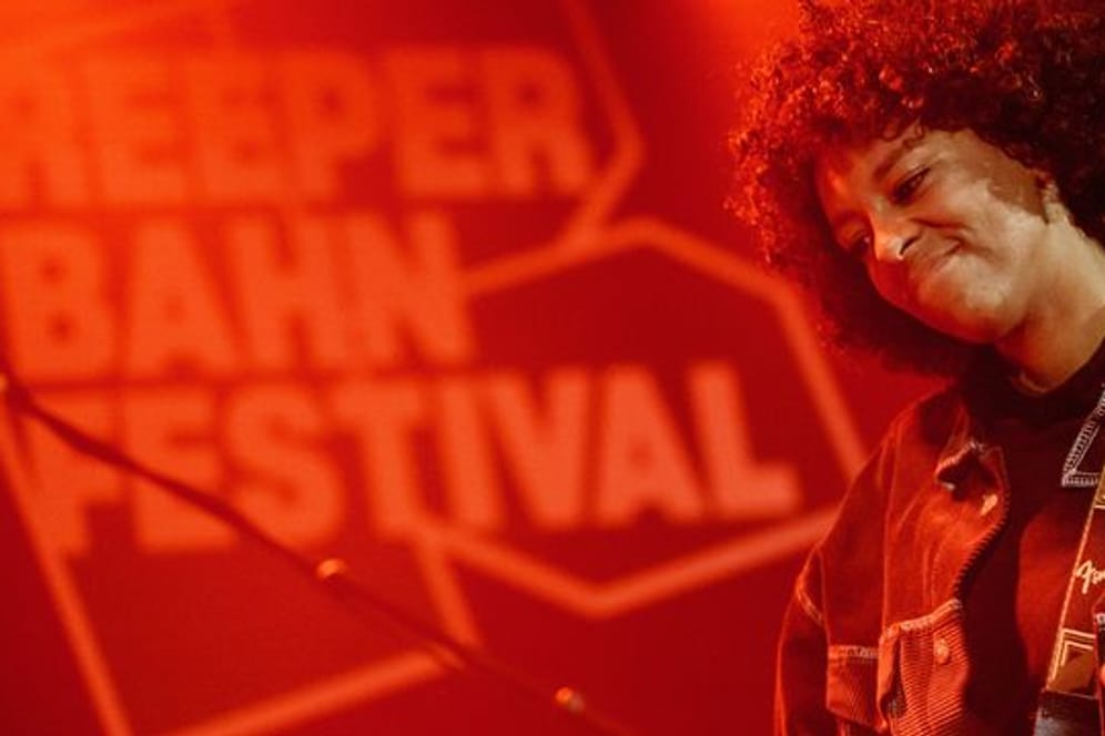 Musikerin Nana Adjoa steht beim Reeperbahn-Festival auf der Bühne: Zahlreiche nationale und internationale Gäste treten im Rahmen der Feier in Hamburg auf.