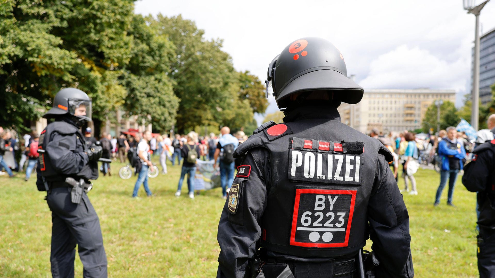 Demonstrationen gegen die Corona-Politik (Symbolbild): Der Kern der "Querdenker"-Szene radikalisiert sich weiter.