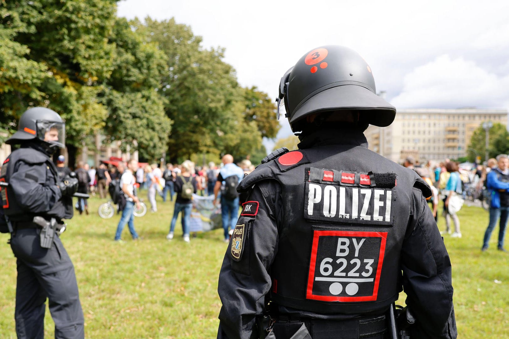 Demonstrationen gegen die Corona-Politik (Symbolbild): Der Kern der "Querdenker"-Szene radikalisiert sich weiter.