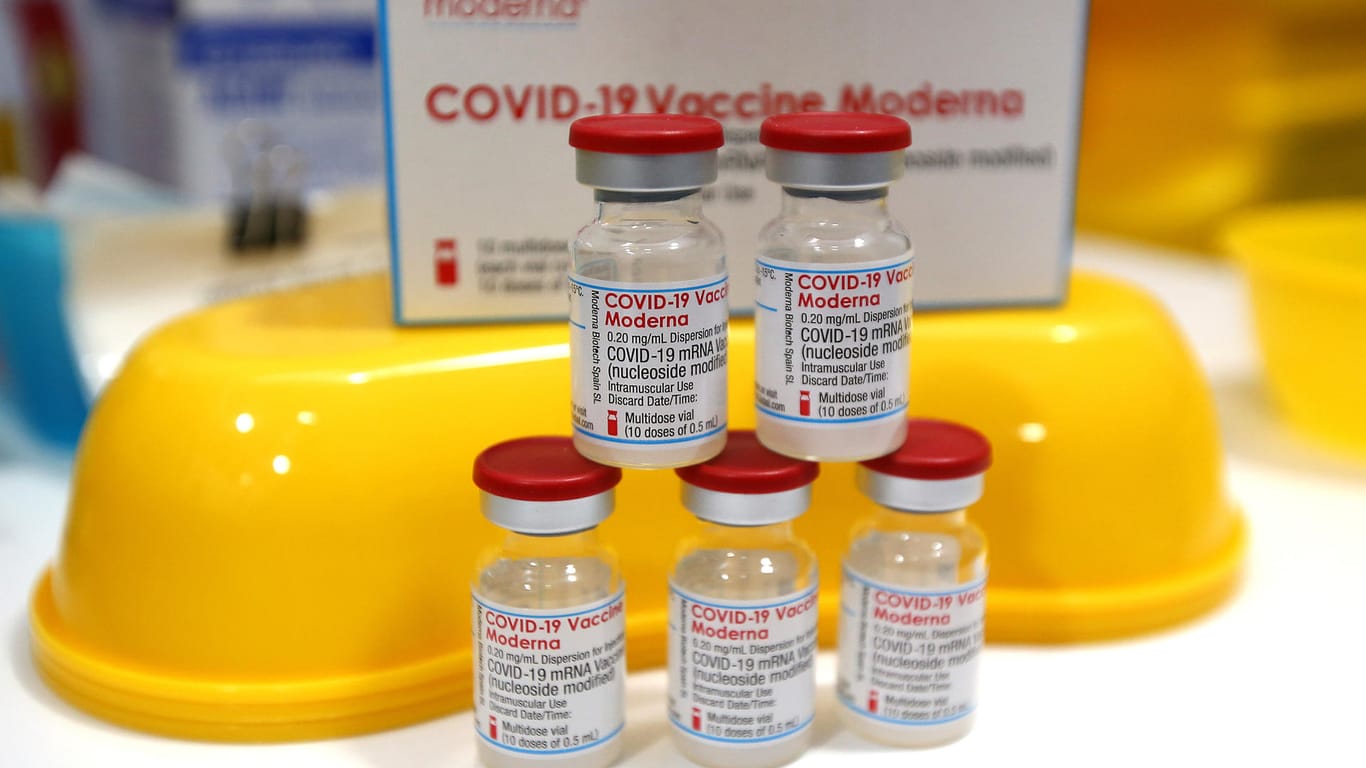 Impfdosen des Herstellers Moderna: Der Chef des Konzerns geht von jährlichen Auffrischungsimpfungen aus.