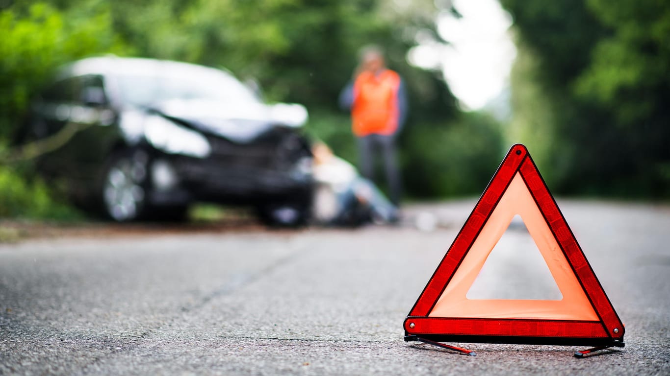 Warndreieck: Die Zahl der Verkehrsunfälle geht leicht zurück.