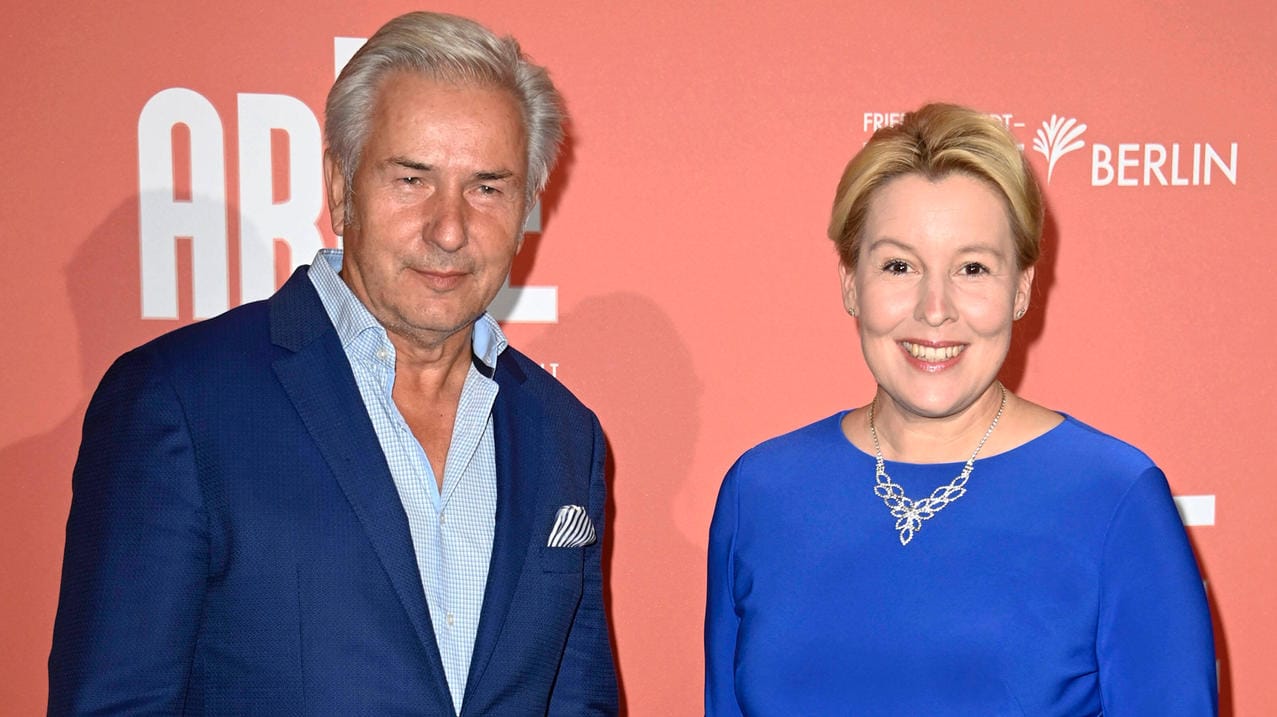 Klaus Wowereit und Franziska Giffey bei der Weltpremiere im Friedrichstadt-Palast.