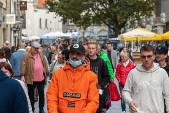 Fußgängerzone von München (Symbolfoto): Experten sagen, im Frühjahr 2022 könnte wieder alles "normal" sein in Deutschland.