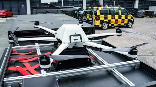 Projekt Falke: Abfangen von Drohnen auf dem Hamburger Flughafen Projekt Falke: Abfangen von Drohnen auf dem Hamburger Flughafen