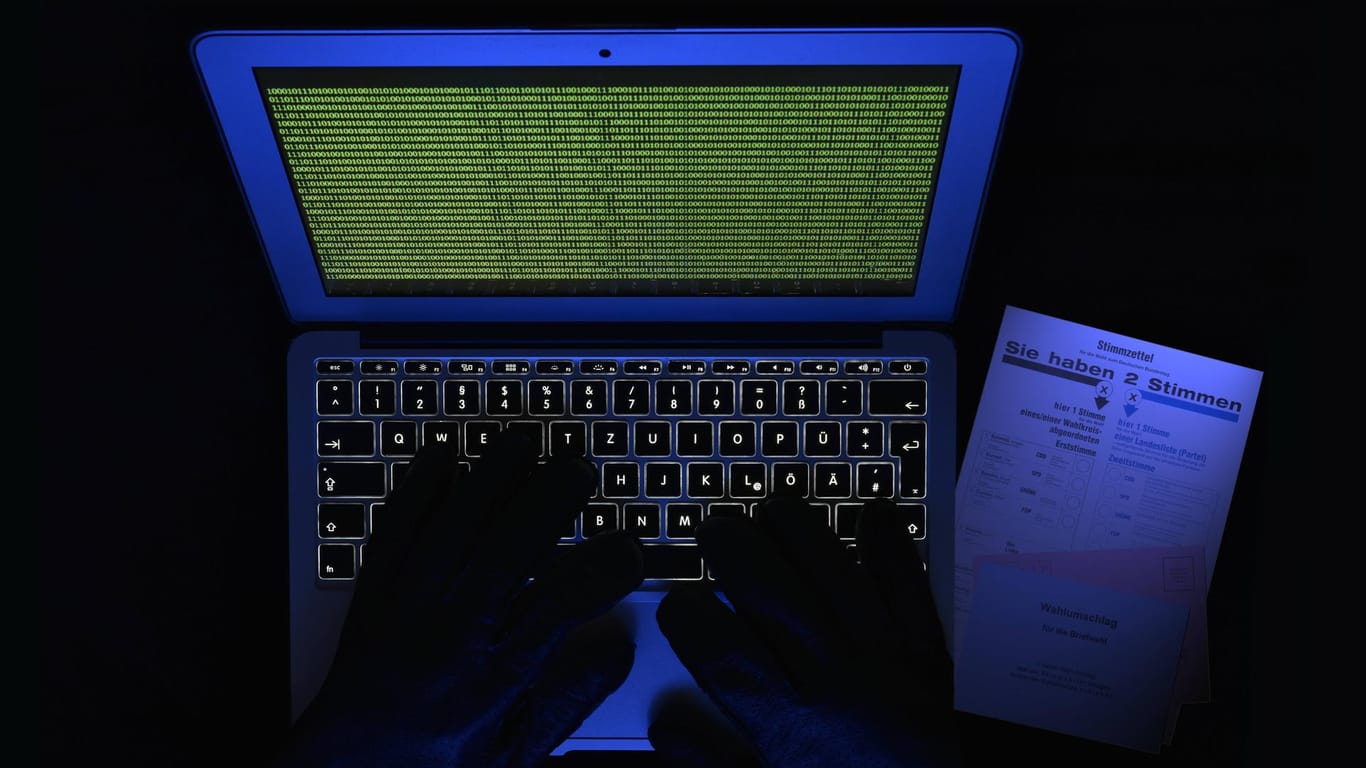 Hackerangriff bei der Bundestagswahl (Symbolbild): Unbekannte haben am Mittwoch einem Bericht zufolge eine Software installiert, die den Zugriff auf Server des Bundeswahlleiters ermögliche.