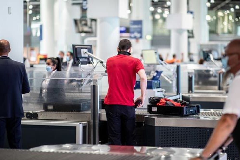 Sicherheitskontrollen am Düsseldorfer Flughafen