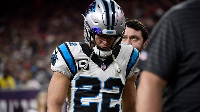 Carolina Panthers Running Back Christian McCaffrey verlässt das Feld.