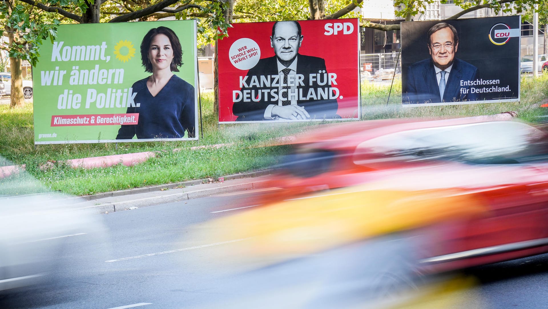 Sie haben es fast geschafft: Wahlplakate mit Annalena Baerbock, Olaf Scholz und Armin Laschet