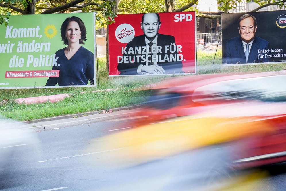 Sie haben es fast geschafft: Wahlplakate mit Annalena Baerbock, Olaf Scholz und Armin Laschet