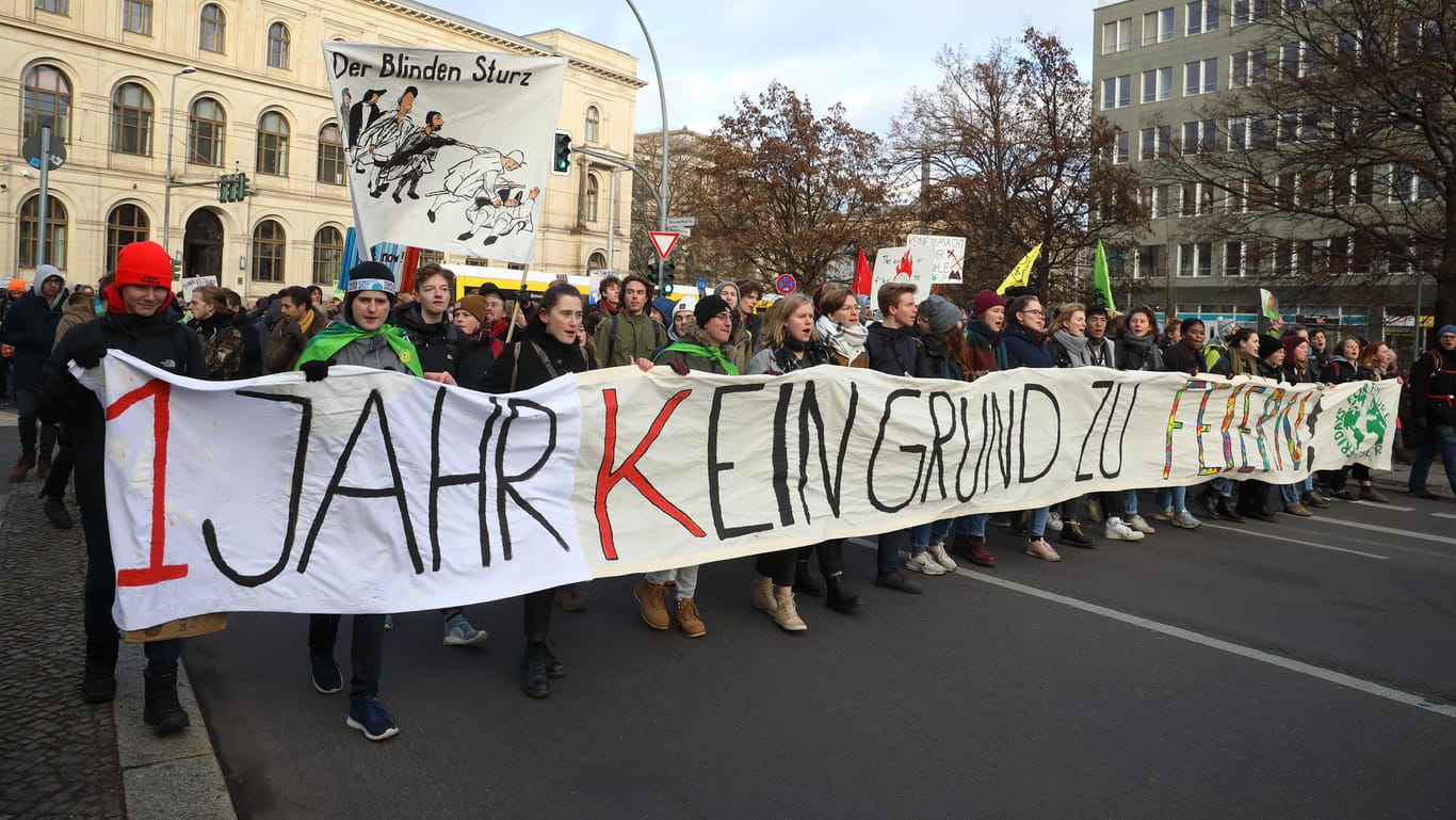 Fridays for Future-Demonstration in Berlin (Archivbild): Im Zuge der Bewegung gehen vor allem Schüler, Studenten und Aktivisten für mehr Klimaschutz auf die Straße.