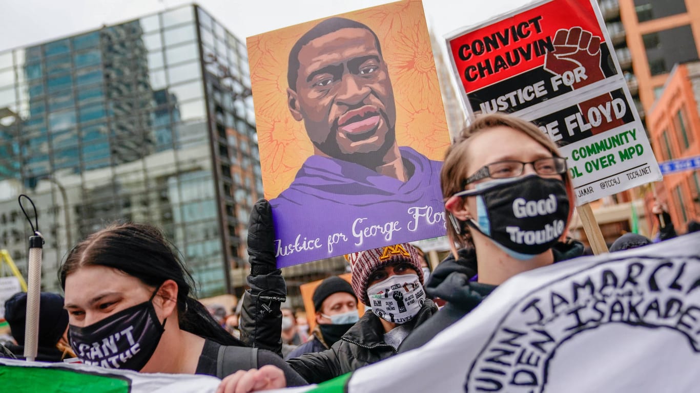 Protestmarsch im US-Bundesstaat Minneapolis (Archivbild): Im Mai 2020 ist der Afroamerikaner George Floyd durch das Einwirken eines US-Polizisten gestorben.