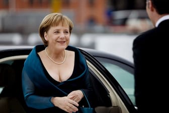 Angela Merkel: Zur Eröffnung der Oper in Oslo kam sie in einem Abendkleid.