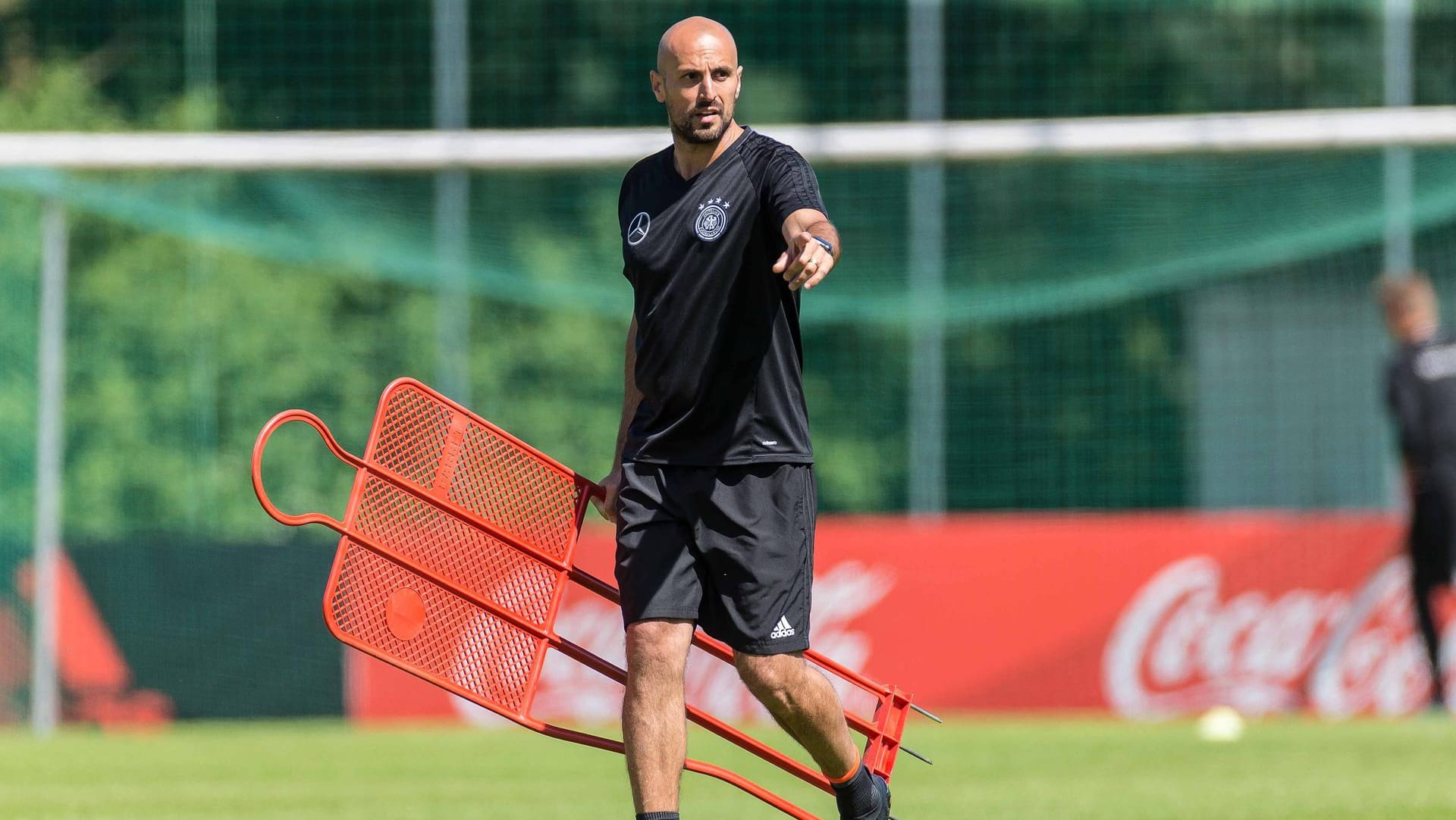 Antonio di Salvo hat nun als Trainer der U21-Nationalmannschaft das Sagen. Antonio di Salvo hat nun als Trainer der U21-Nationalmannschaft das Sagen.